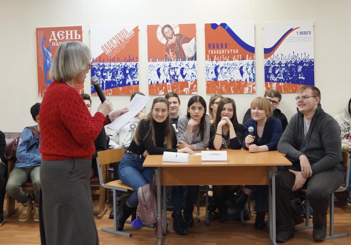 12 декабря студенты МРСЭИ вместе с Ерохиной Н.В. отметили День Конституции.