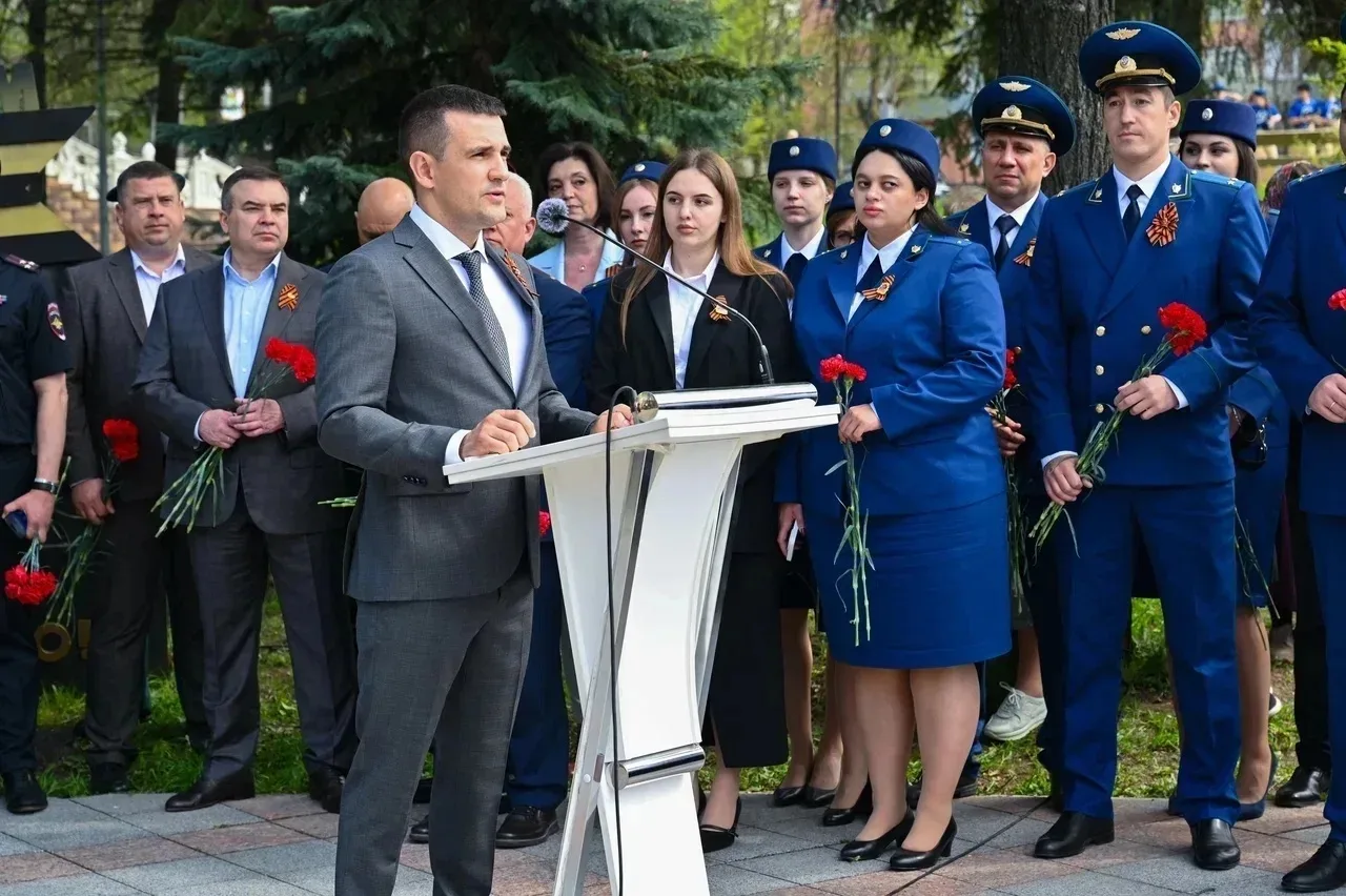 Участие в митинге и возложение цветов