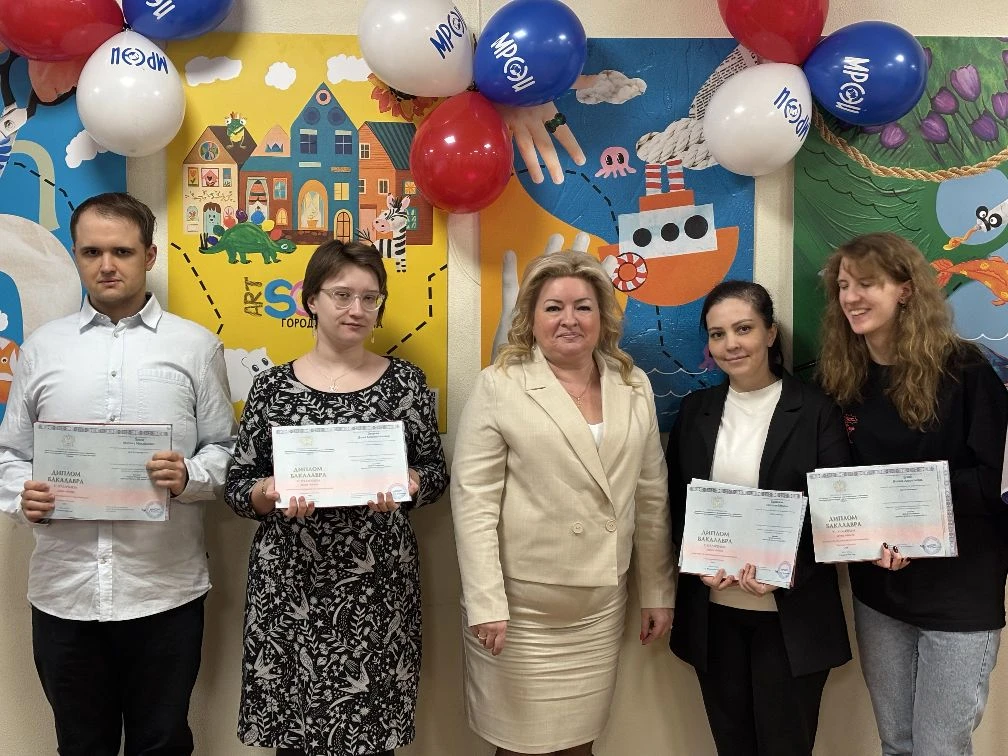 Торжественная церемония вручения дипломов высшего образования