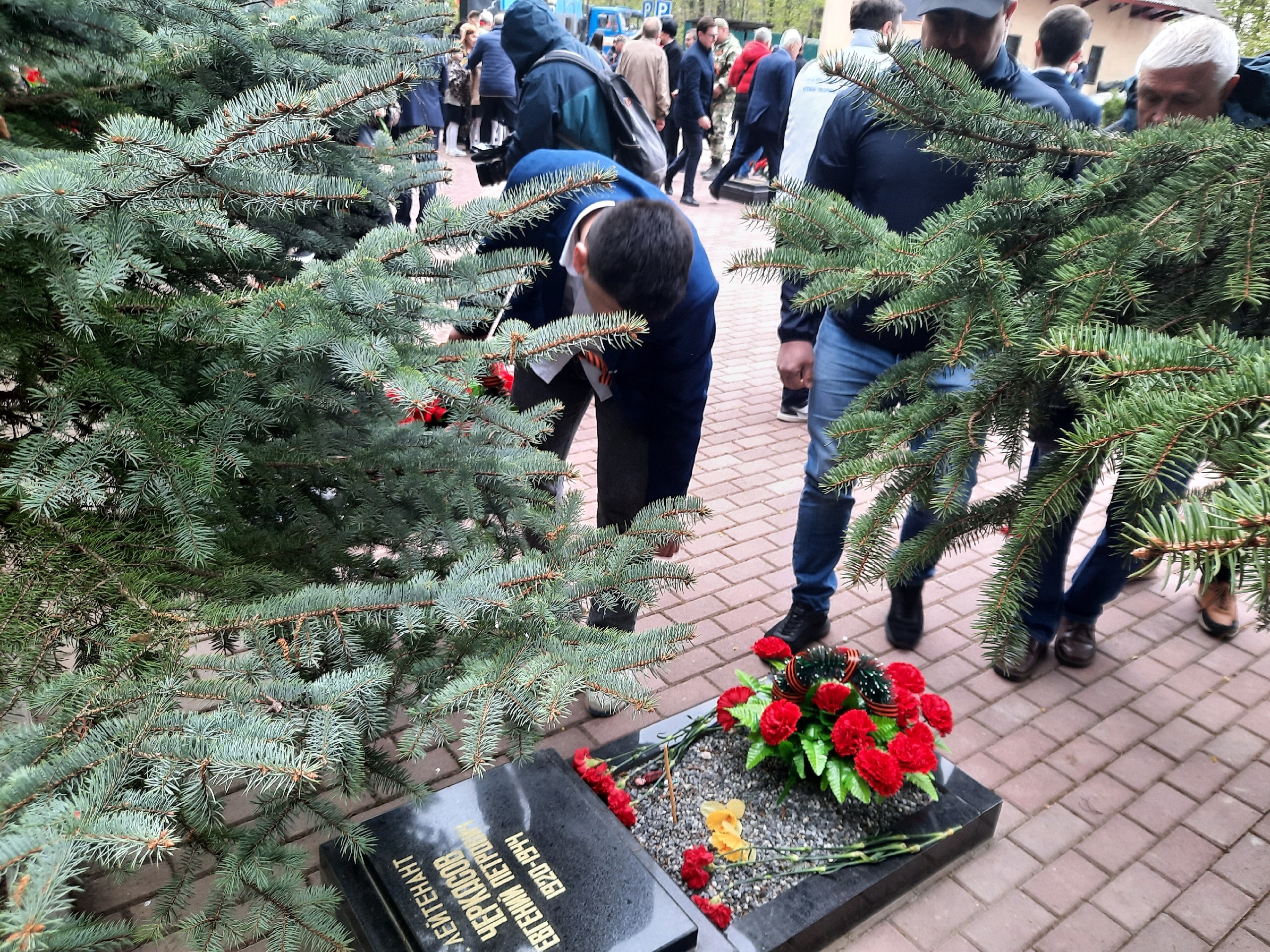 5 мая сотрудники МРСЭИ почтили память героев-земляков в Видном
